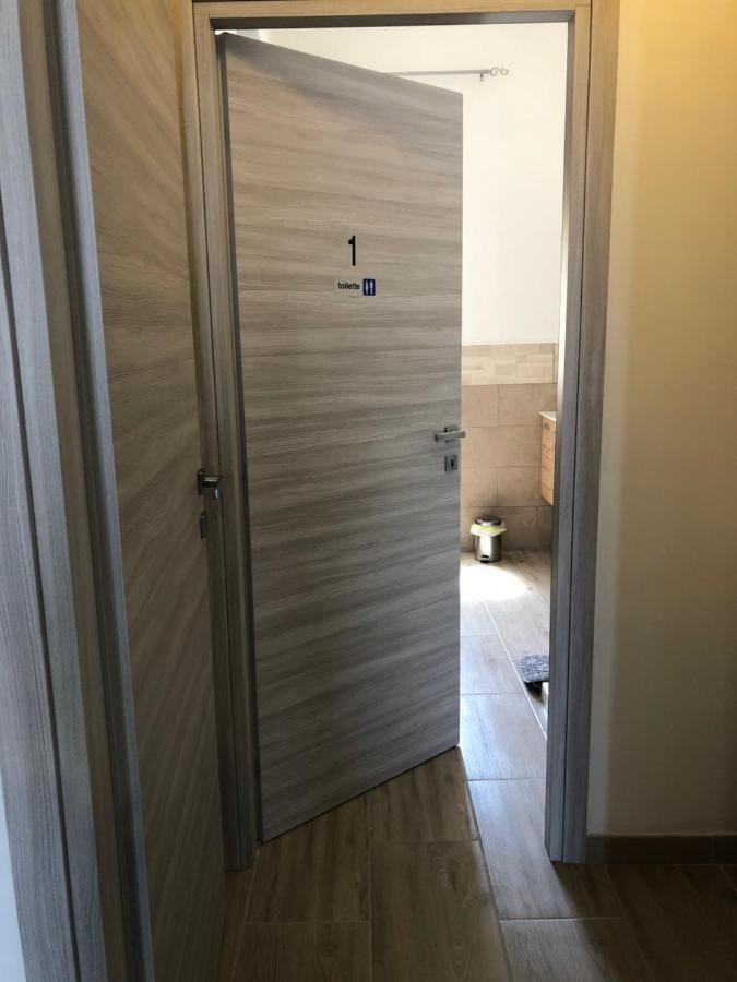 Domus Alice Apartment มอนเซร์ราโต ภายนอก รูปภาพ